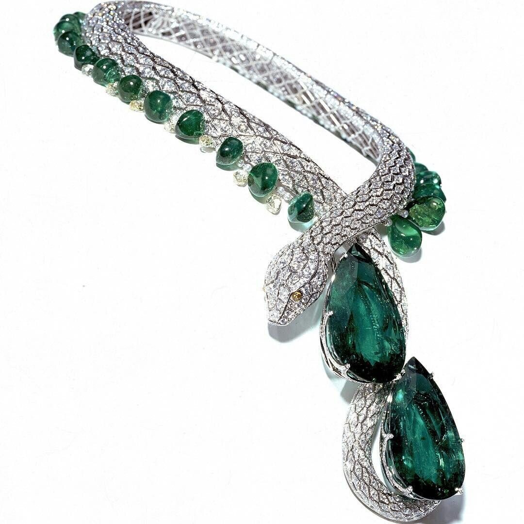 Колье - змея Bulgari с изумрудами