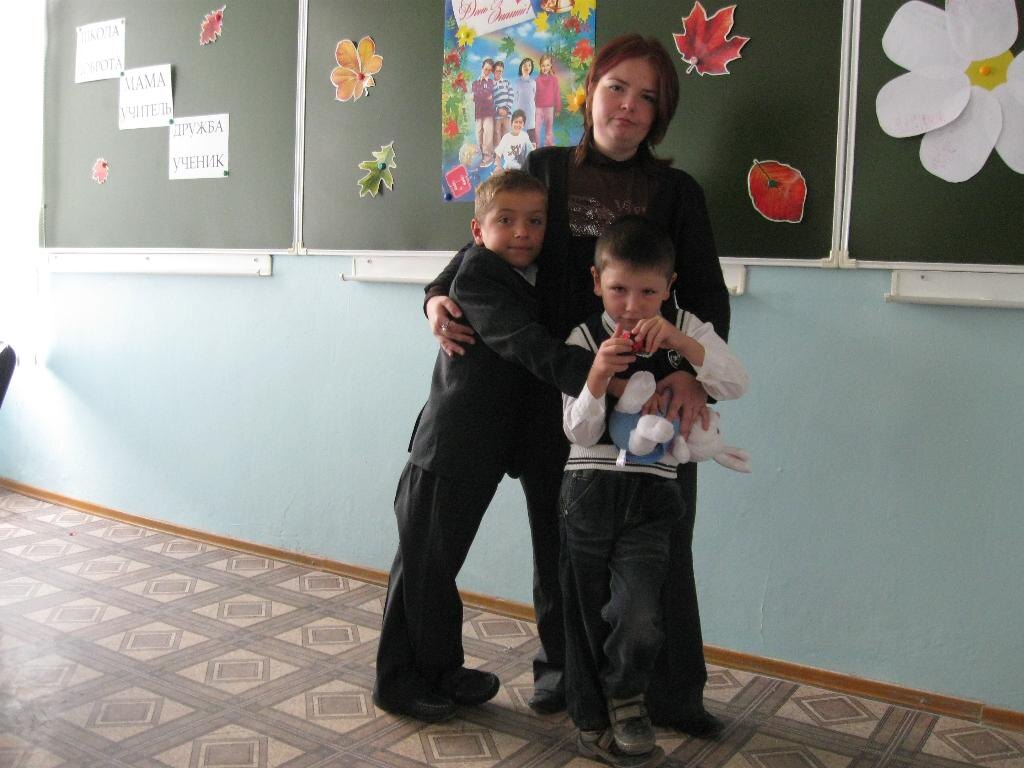 Старший сын идет в школу 2012г. 