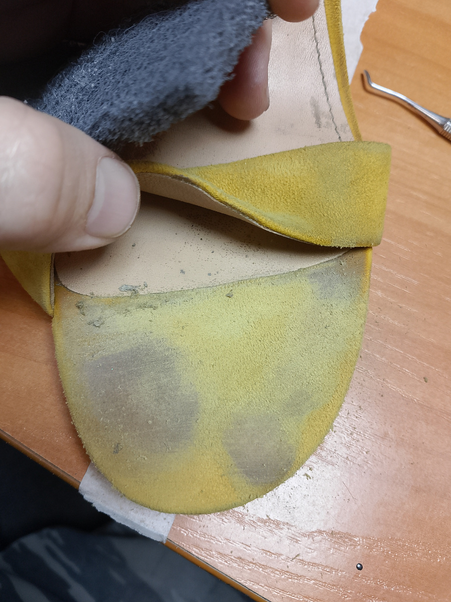 Начали. В руке виден скотчбрайт, которым чистка и производилась.