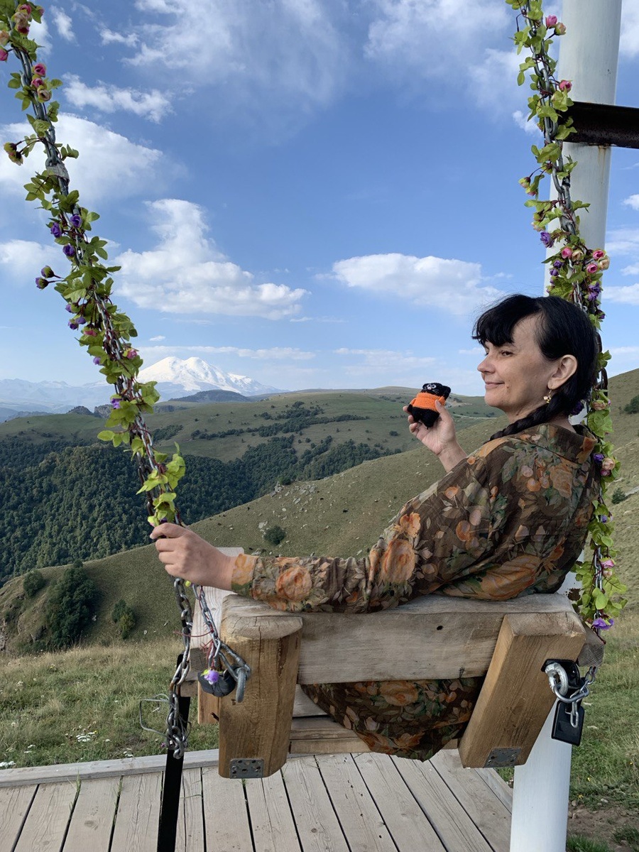 Мы с котом едем в Джылы-Суу( так написано на входном билетики) впервые, и ловим все интересные локации - от цивилизованных до заброшек ( фото из чата поездки)