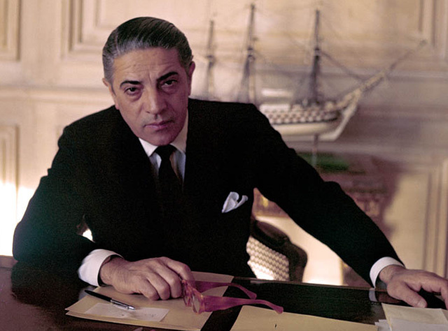 Аристотель Онассис в своем офисе в Olympic Maritime в Монте-Карло в 1955 году