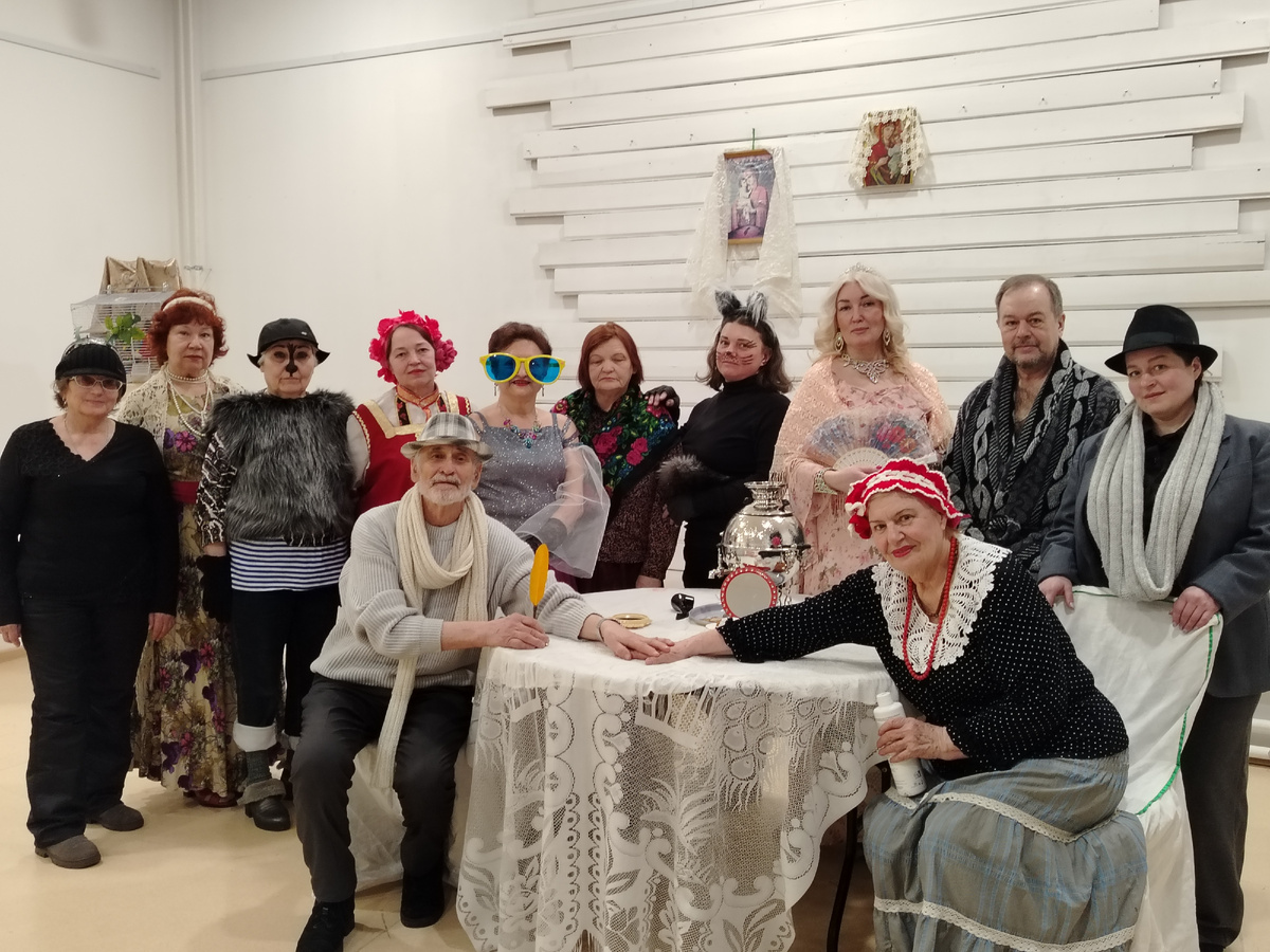 Виктор Шлык с артистами театра-студии «Монолог»