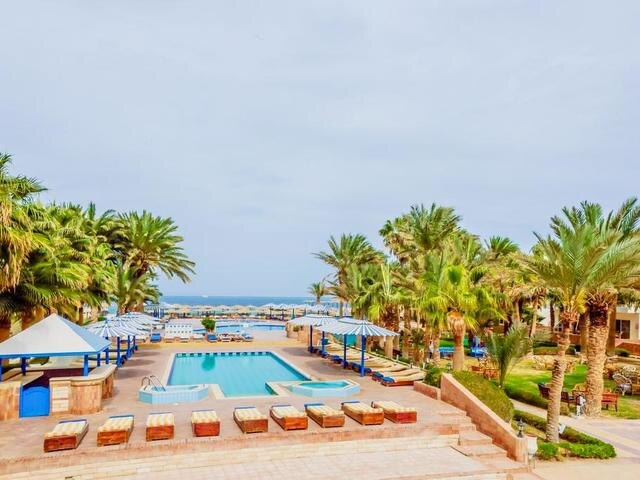 Royal Star Empire Beach. Сейчас тур на декабрь 2025 стоит от 97 тысяч рублей. Для такого бюджетного отеля выглядит вполне симпатично!