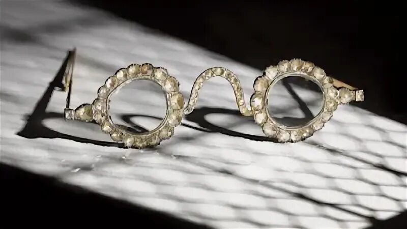 Свет и Тень Империи: Алмазные Очки - Артефакт, Отражающий Эпоху Великих Моголов