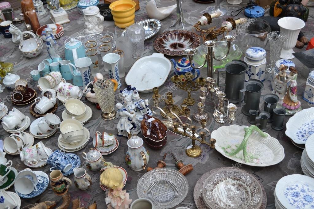 На барахолке. Источник https://u.9111s.ru/uploads/202308/21/c095c2a7b483cfc37e0f5dece39cf214.jpg.