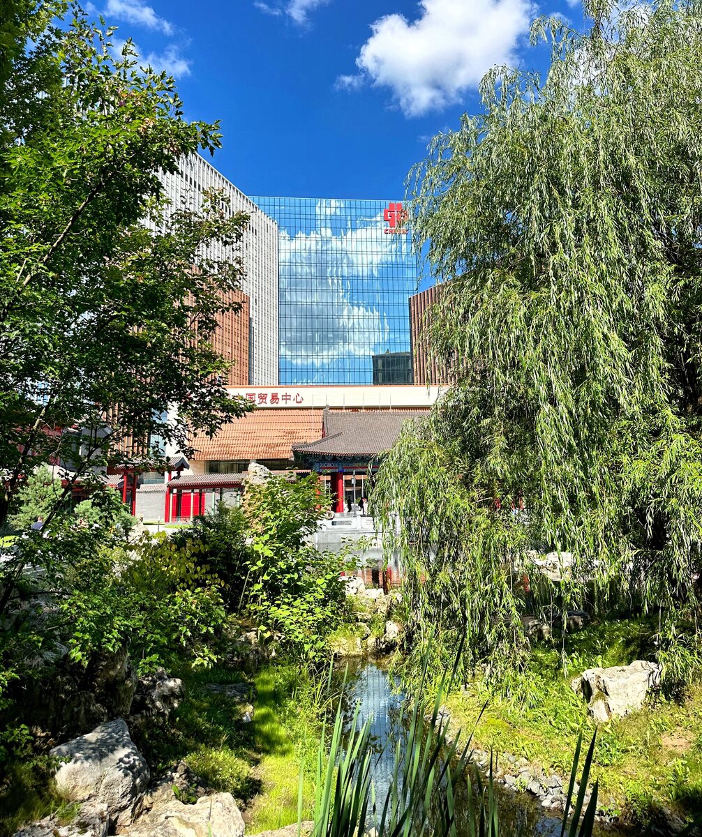 Вид со стороны парка