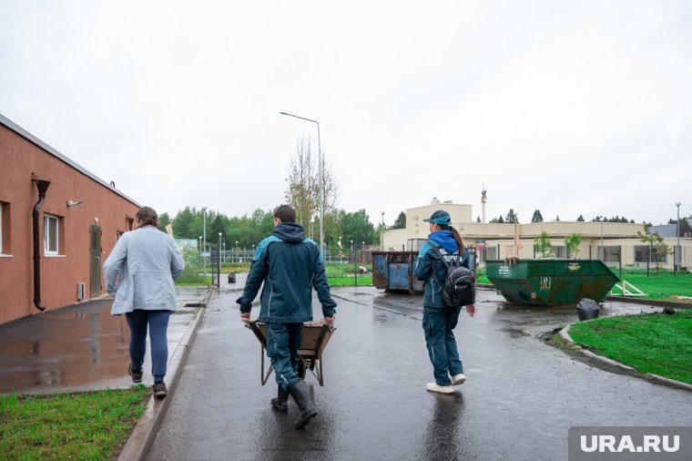 Служебная территория весьма внушительна
Фото:Руслан Яроцкий © URA.RU