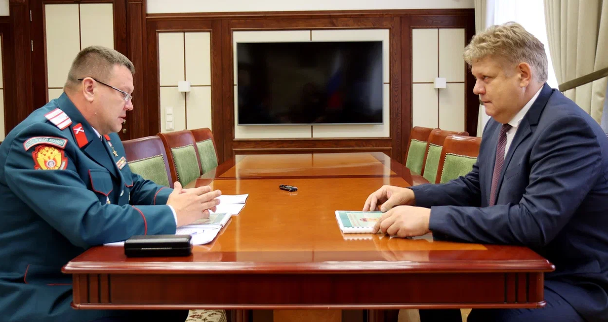     Полпред Президента в СФО встретился с атаманом сибирского казачества