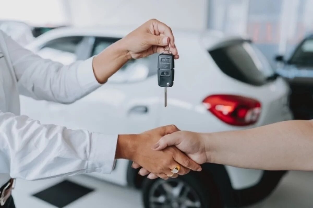    Экономист Морковкин назвал риски, связанные с покупкой машины из-за рубежа