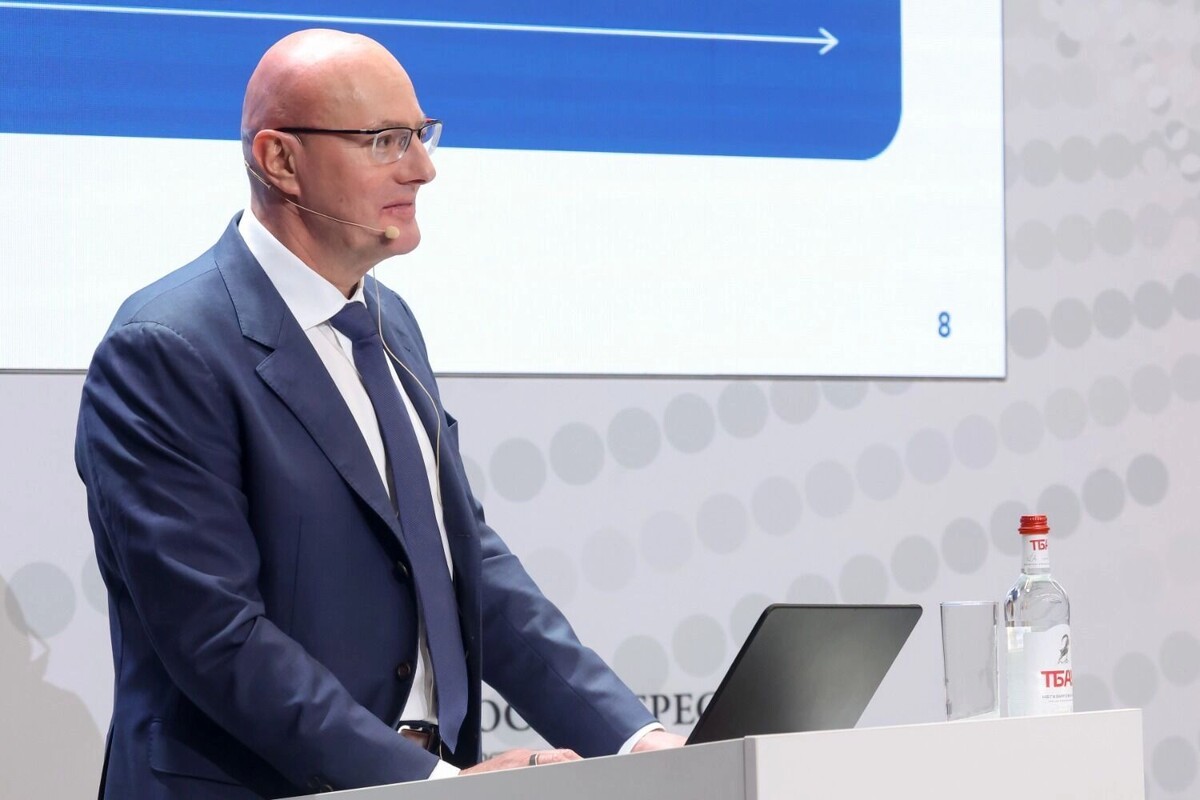 Дмитрий Чернышенко анонсировал трудоустройство по распределению для инженеров и ученых. Фото: Сергей Сильвер / Росконгресс