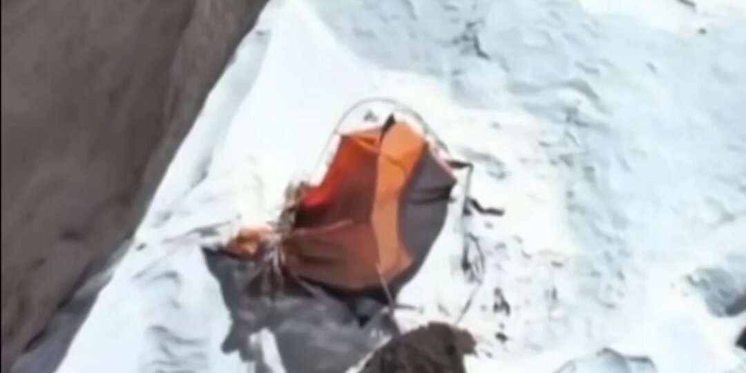 Дрон долетел до альпинистки Наговициной и снял новое видео