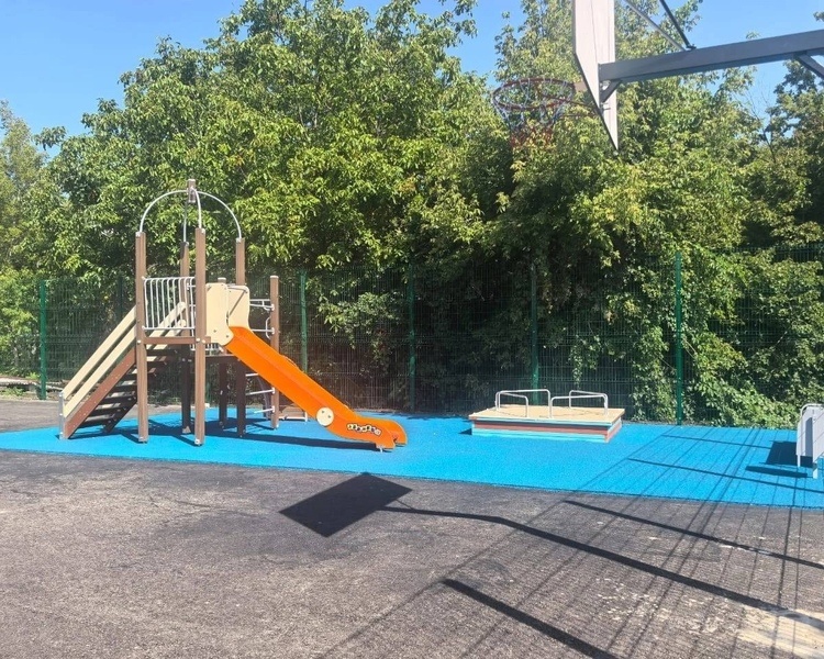     В Курске завершили благоустройство площадок на Майском бульваре и в Благодатном переулке