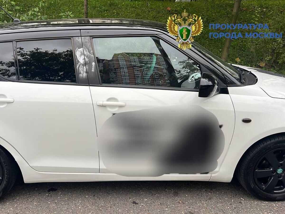    Автомобиль, поврежденный в результате ДТП на Мичуринском проспекте в Москве© Фото : прокуратура Москвы