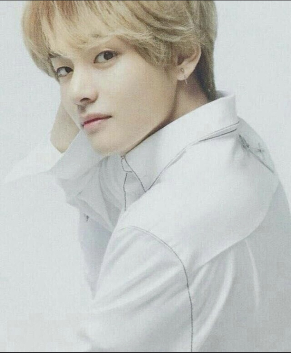 Ким Тэхён (BTS) Чуть легче поворот, но по той же технике. 