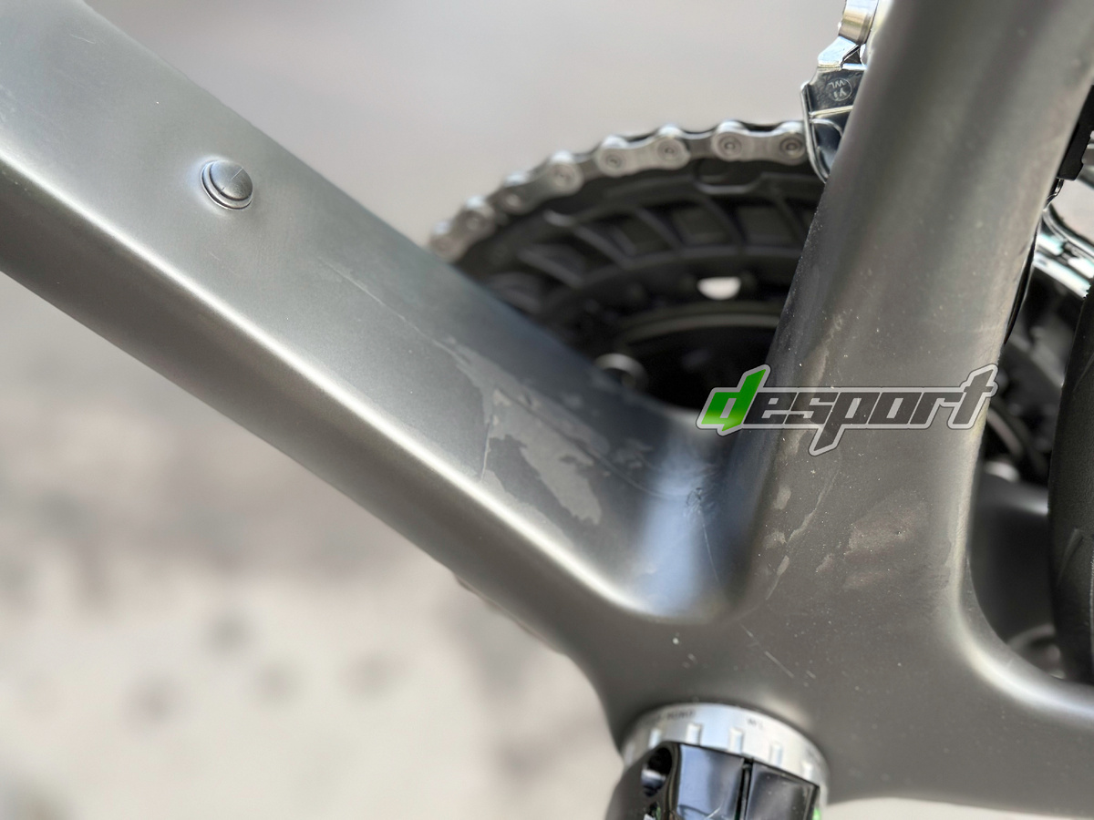 Крепежки для фляжки закрыты резиновыми вставочками.