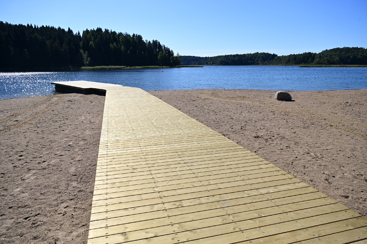 
Набережная поселка Куркиеки. Фото: «Республика» / Сергей Юдин