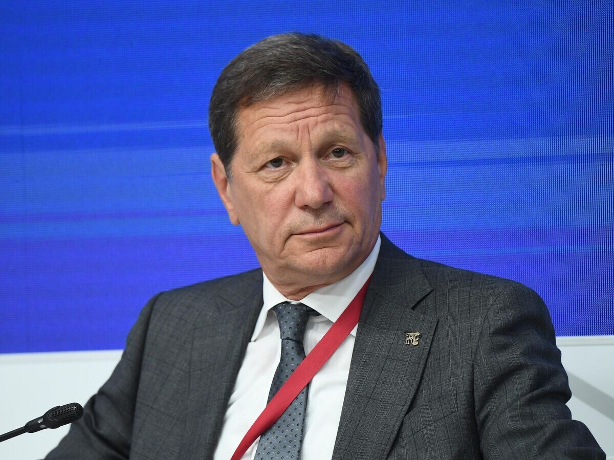    Первый заместитель председателя Государственной Думы РФ Александр Жуков на сессии "Жизнь без проверок: реальность или иллюзия?" в рамках ПМЭФ-2022© РИА Новости / Максим Богодвид