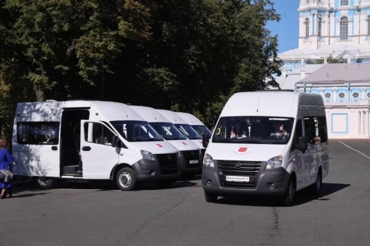   Беглов передал ключи от новых автомобилей многодетным семья Петербурга