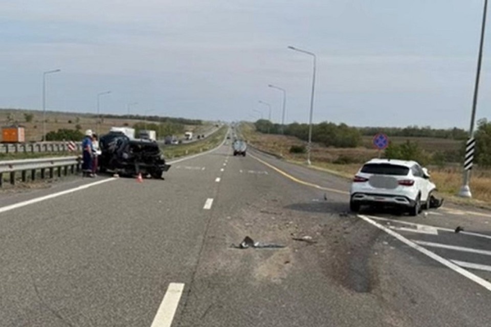    На трассе столкнулись «Мицубиси Аутлендер» и «Лада Веста». Фото: управление Госавтоинспекции России по Ростовской области