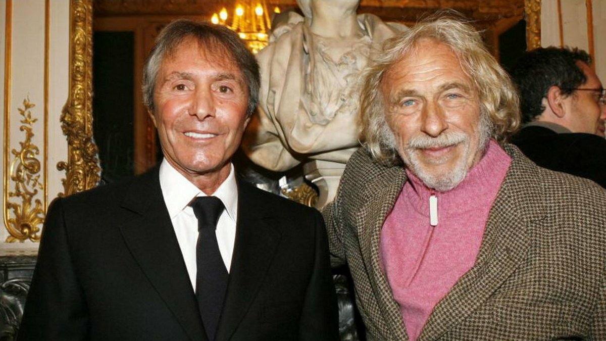 Слева - Франсис Вебер