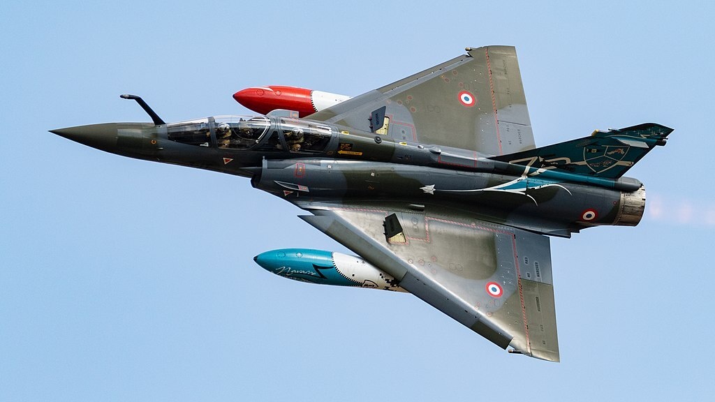    Mirage 2000D — несмотря на то, что машина уже весьма устарела и не взята в топ, Мираж 2000 стал одним из лучших легких истребителей конца 20-го века   
Mirage 2000D