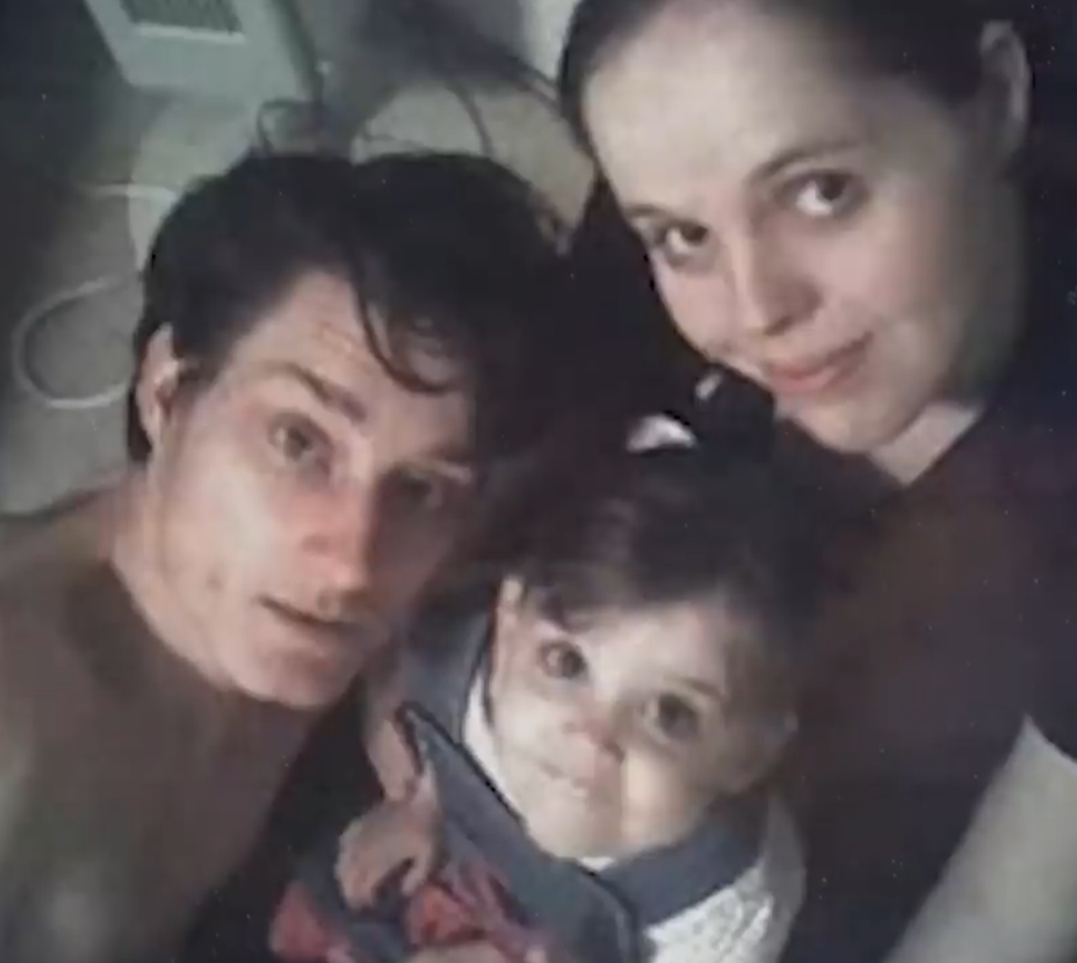 Джон, Трейси и их дочь. Фото из открытых источников