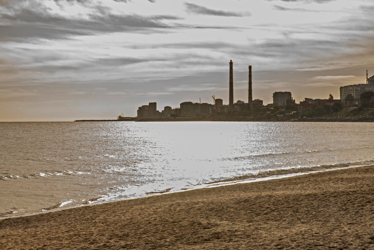 Город, море, горы — в Махачкале есть все для незабываемого отдыха. Источник: shutterstock.com