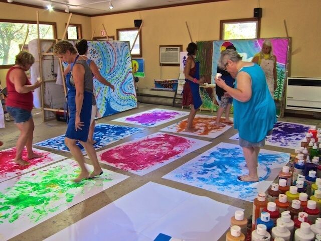 Занятия по арт терапии. Фотография взята из открытых и бесплатных источников для вдохновения. Не реклама.