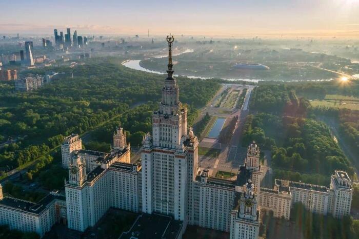 Обложка © Shutterstock / FOTODOM / mzabarovsky