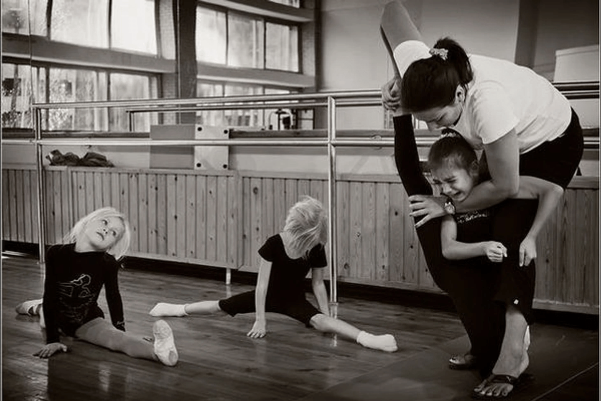 Особенно ярко это проявляется в дисциплинах вроде гимнастики или фигурного катания. Там крохотных девочек смешивают с грязью за любой промах