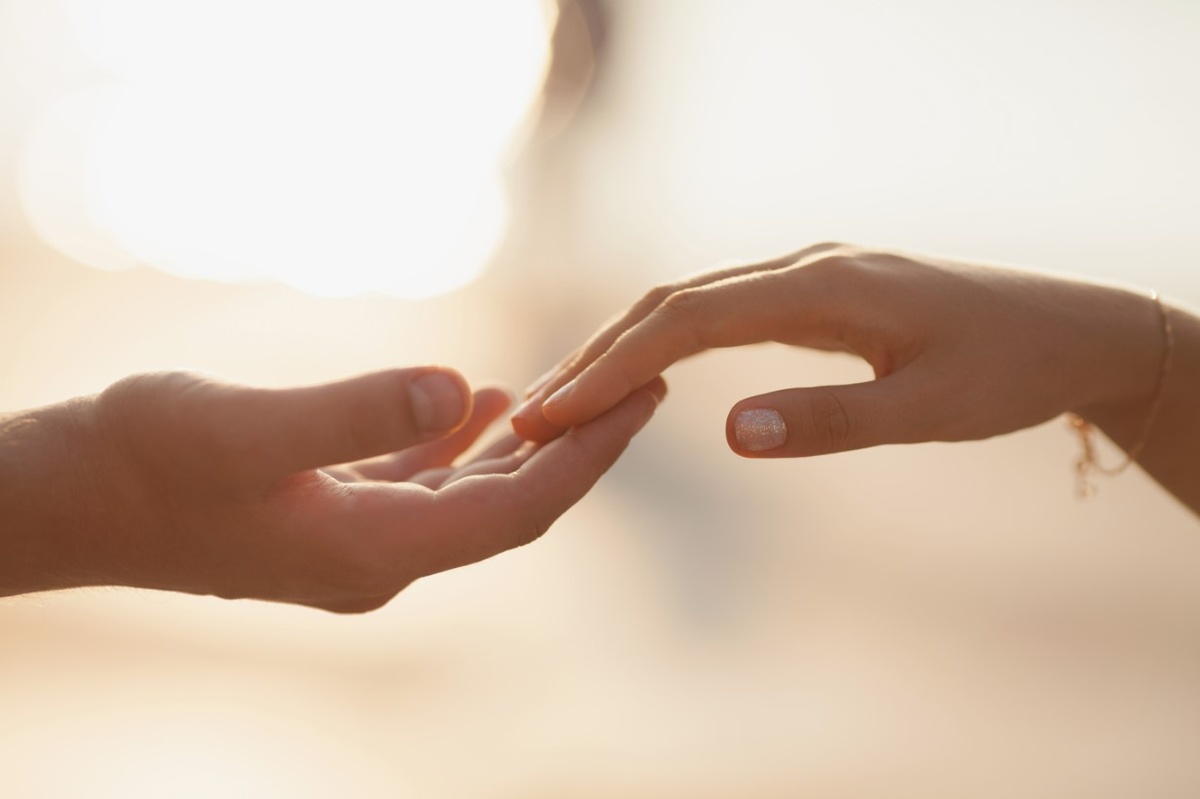 Момент, когда два отдельных «я» заключают молчаливый договор о создании общего пространства.