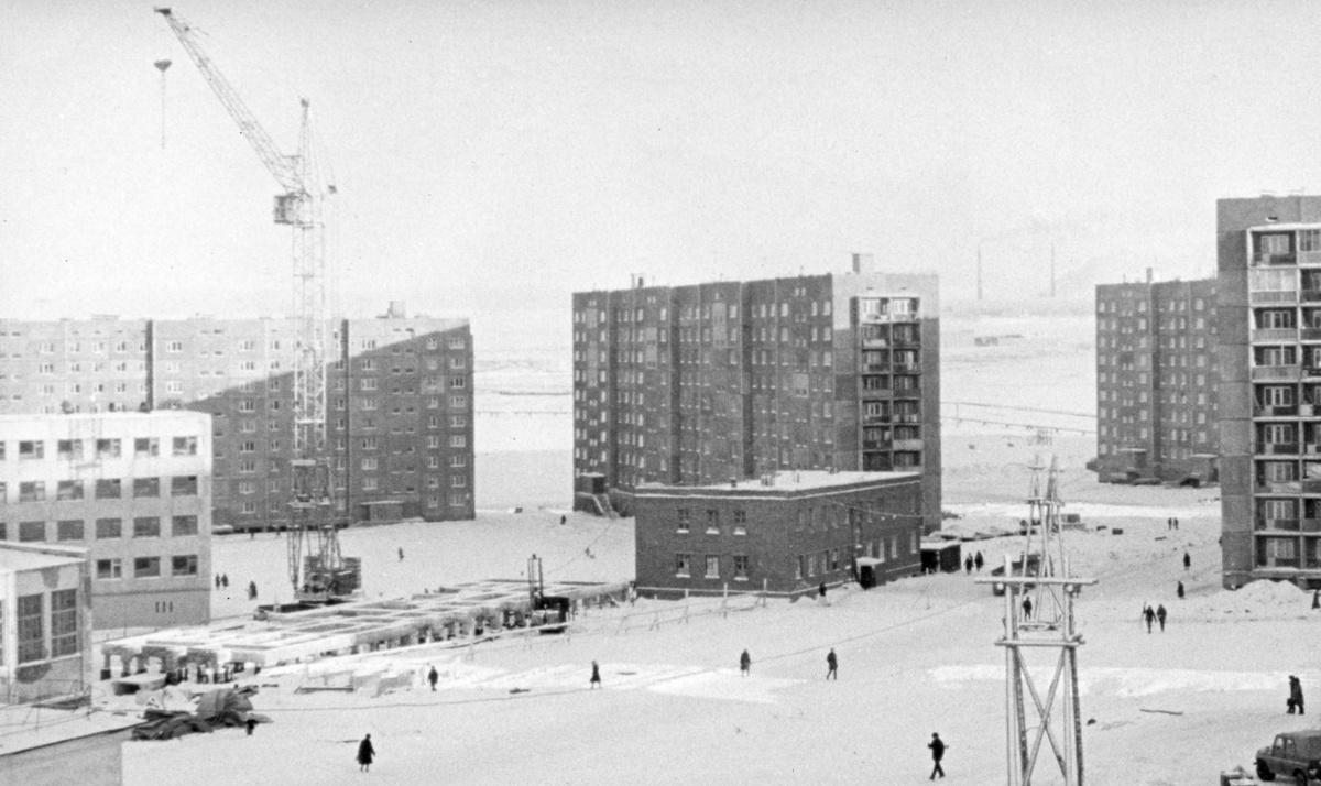 Застройка домами серии 84 микрорайона Кайеркан, г. Норильск. Источник: severok1979