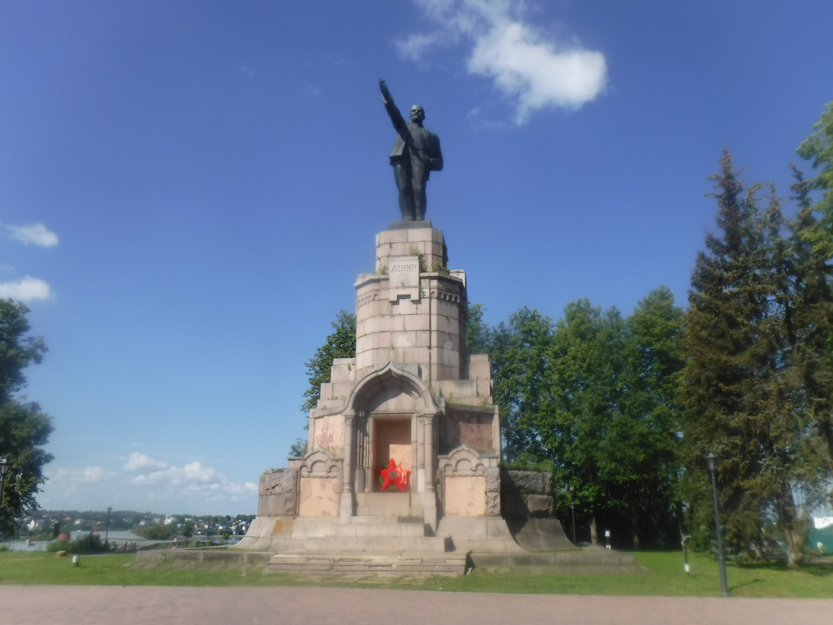 Памятник Ленину