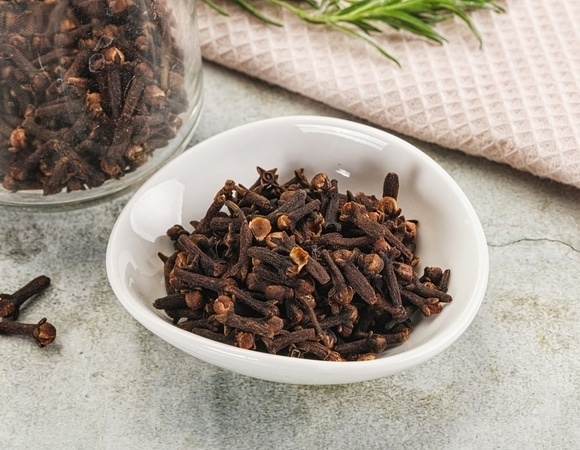 Не только для аромата: почему гвоздика — пряность-лекарь с многовековой историей