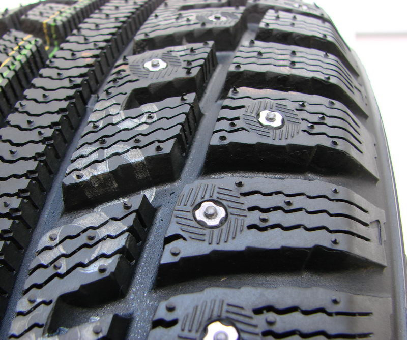 Зимняя шипованая шина