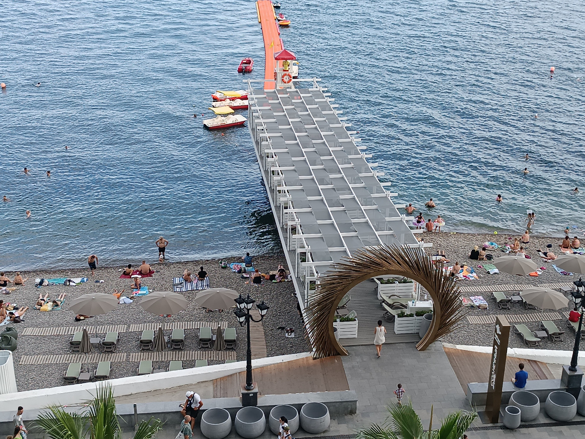 Солярий пляжа Солнечный