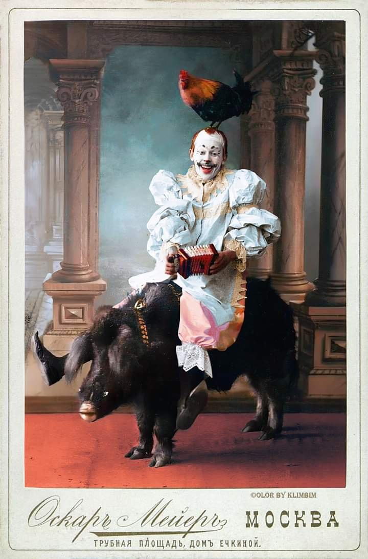 Русский клоун Анатолий Дуров и его цирковая свинка. 1890 год.