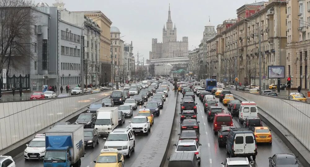 "Хочешь ездить? Плати!": в Москве хотят сделать все дороги платными. Новая инициатива Минтранса пугает. Правда или вброс? Разбираемся