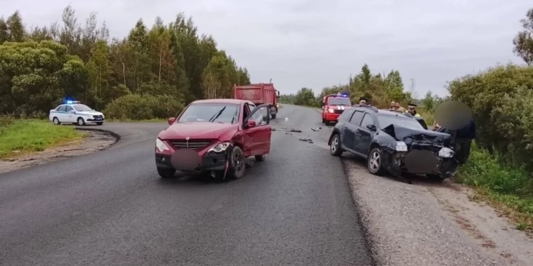 Спасатели ликвидировали последствия ДТП в Тверской области 4 пострадавшими
