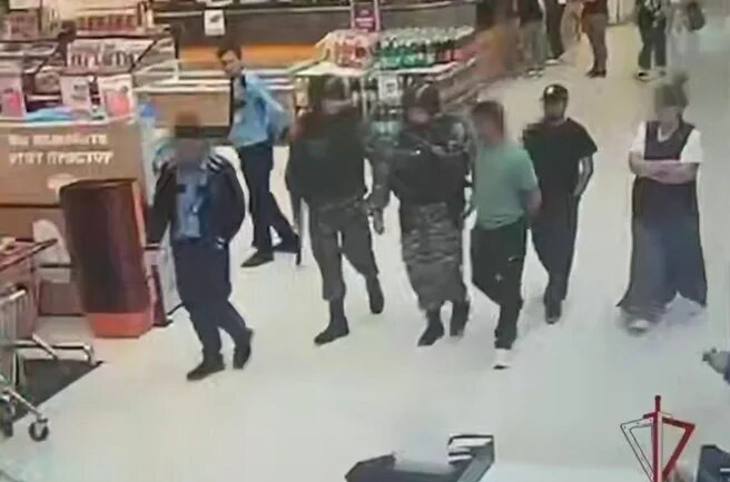 Задержание двух напавших на полицейского в Щелково мигрантов. Источник: Росгвардия. Центральный округ / T.me.