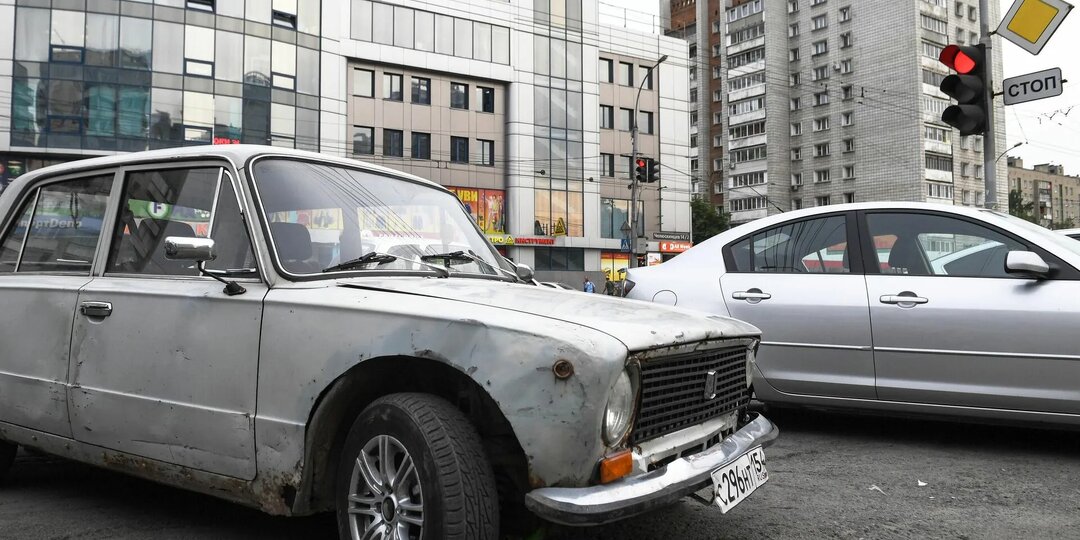 "Через 10-15 лет все будем ездить на ведрах": цены на авто не падают, Лада дорожает, автопарк страны стареет, вводят новые пошлины