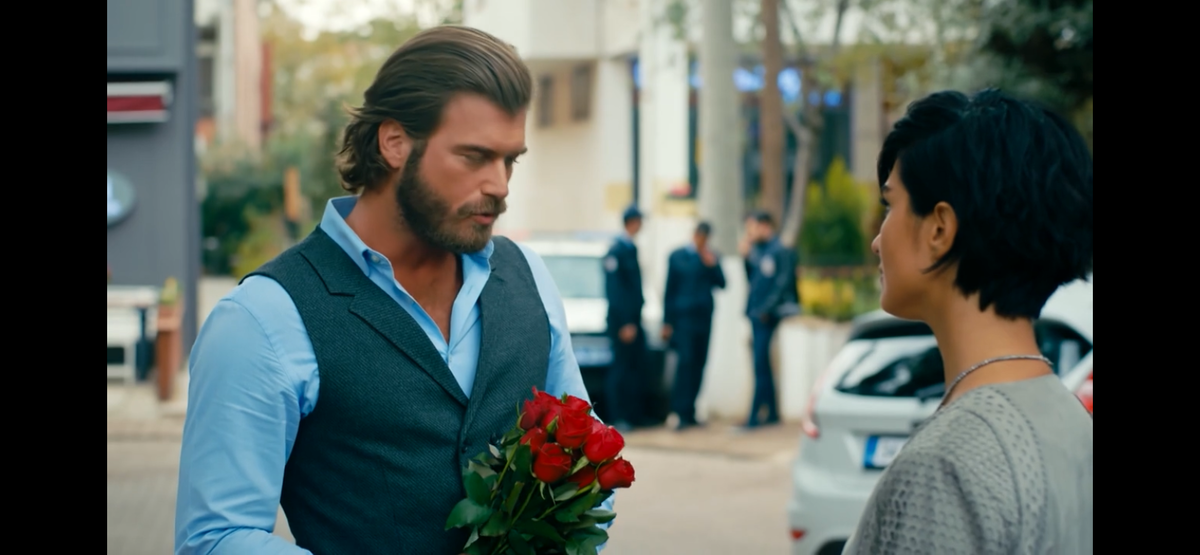 Стоп кадр из сериала «Отважный и красавица»