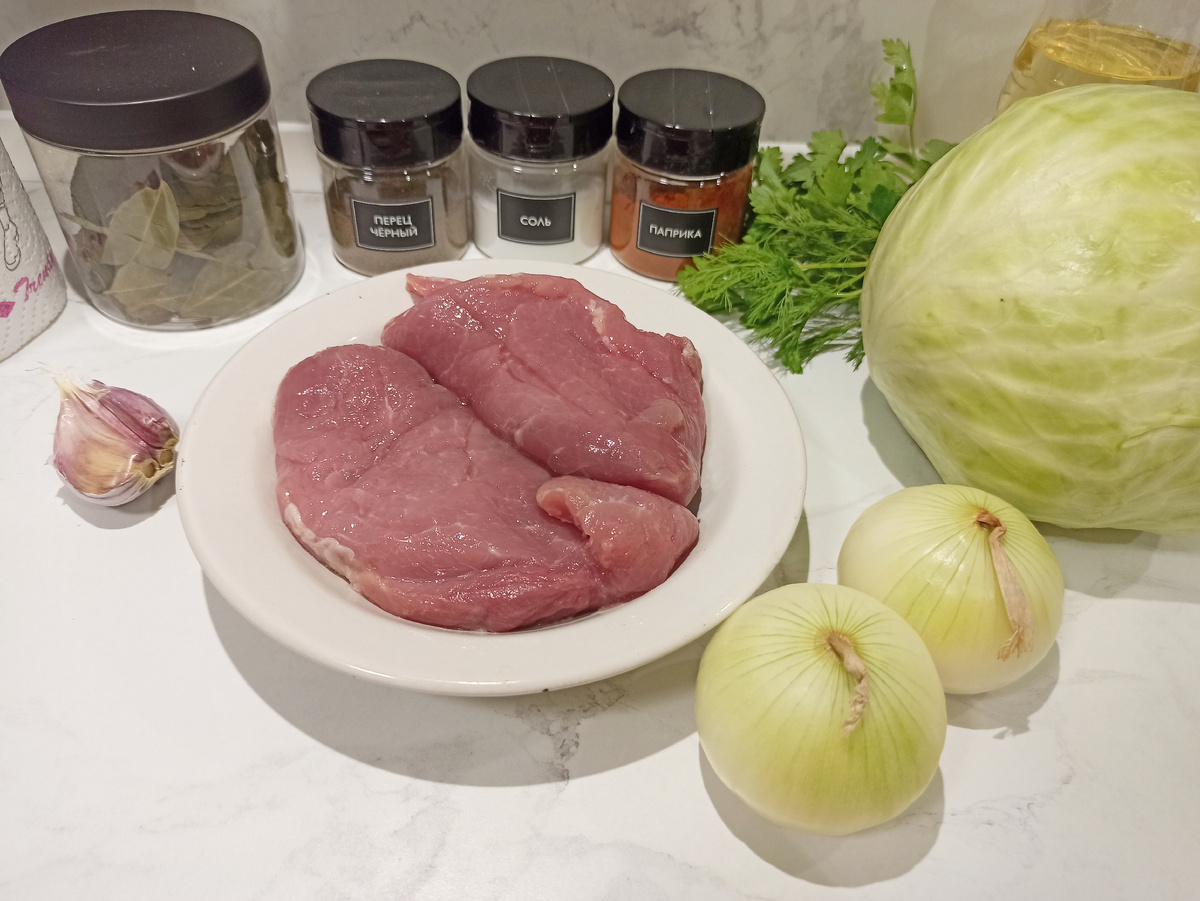 У меня были кусочки окорока почти без жира, а кочан капусты весом 1,2 кг, в чистом виде капусты был 1 килограмм. 