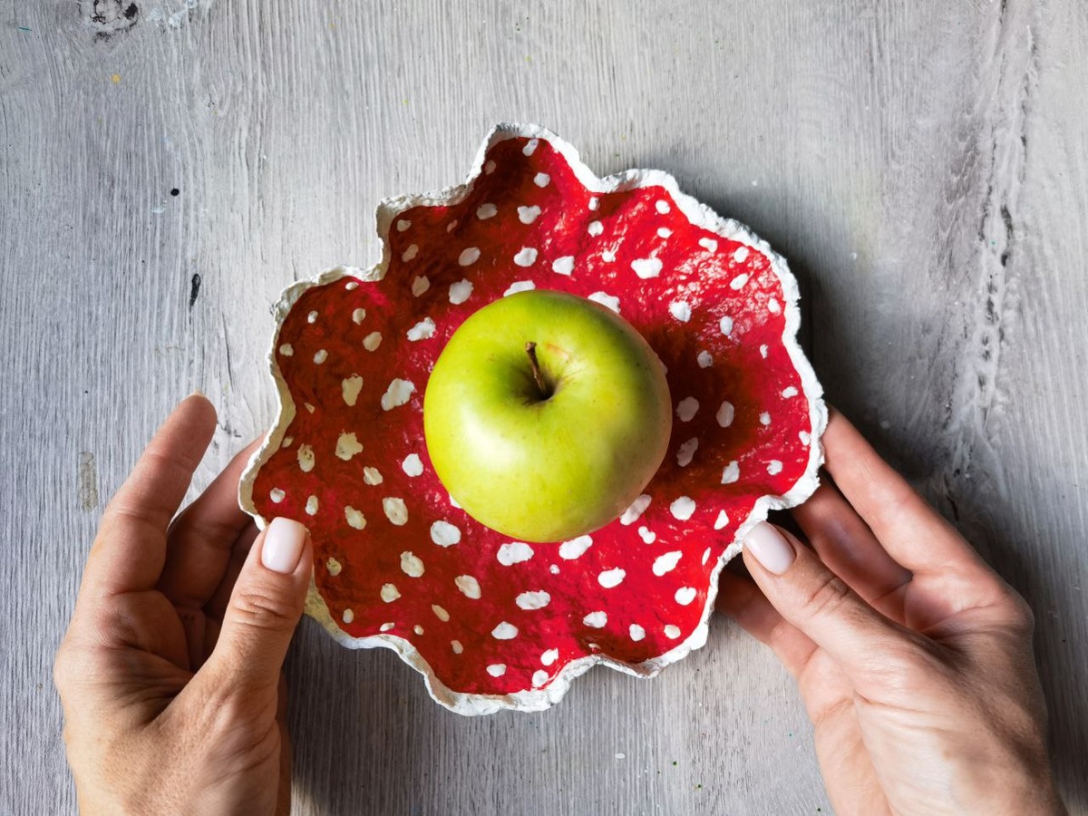 Фотография тарелочки, созданной мною, которая вызвала бурю негодования у одной неосведомленной дамы.