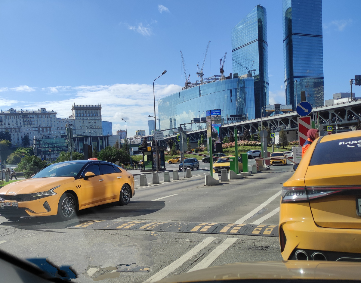 Жизнь кипит, конечно!