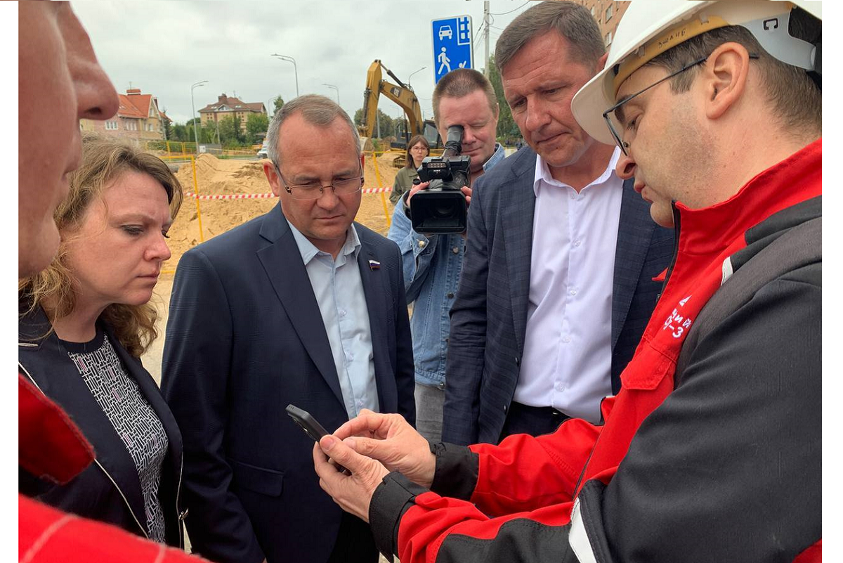 Депутаты проверяют ход работ по временной дороге на улице Родионова. Фото пресс-служба Гордумы Нижнего Новгород