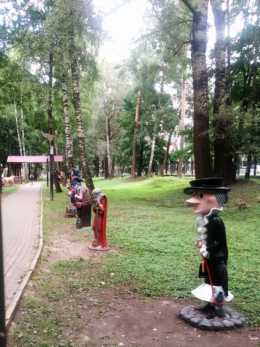 Аллея сказок (листайте)