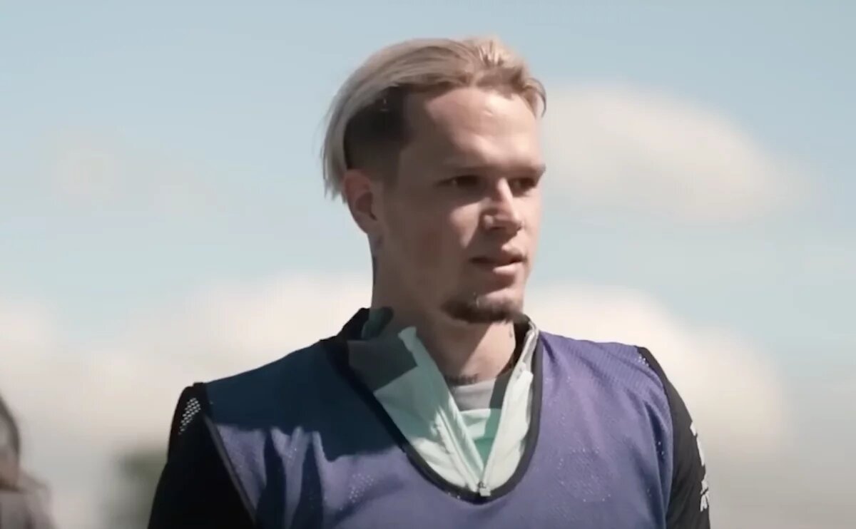    Украинского футболиста Мудрика лишили водительских прав в Британии