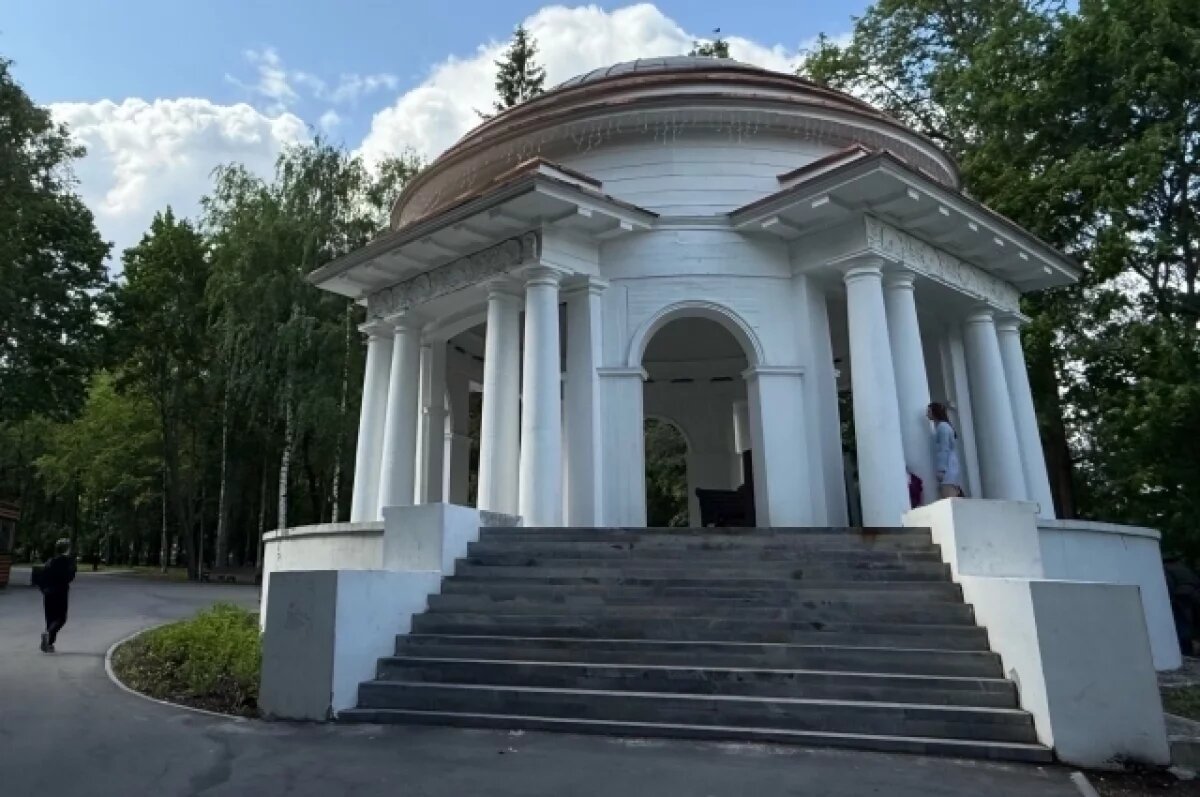    Ротондам Александровского сада в Кирове почти 200 лет.