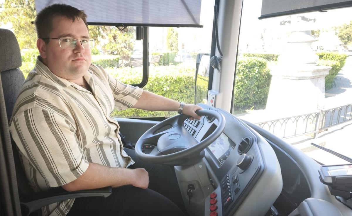     Владислав Дурманов - первый водитель электробуса в Воронеже. Фото: Виталий ГАРКУША